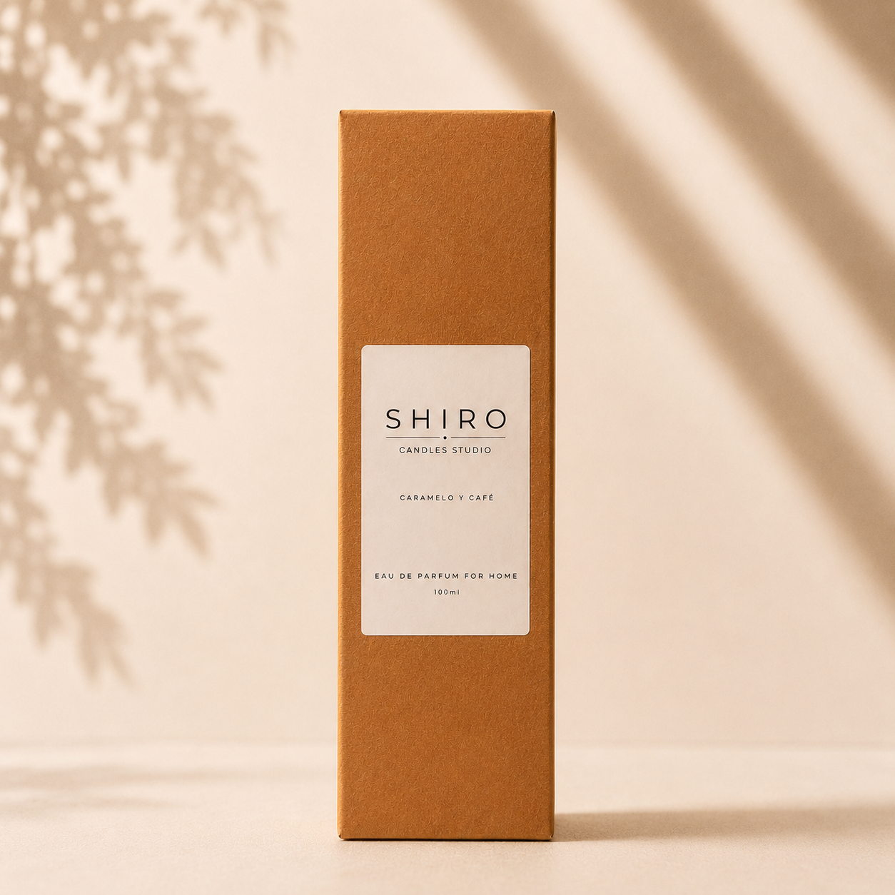 Caja del perfume para el hogar Caramelo y Café de Shiro Candles Studio, spray ambientador premium con notas de caramelo y café y packaging minimalista de diseño elegante