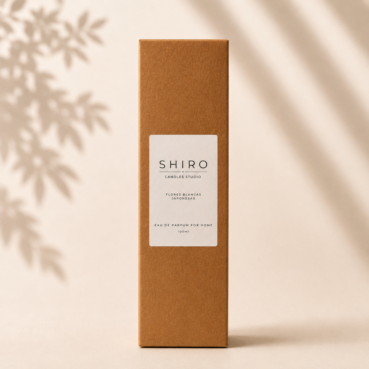 Caja del perfume para el hogar Flores Blancas Japonesas de Shiro Candles Studio, spray ambientador premium con delicada fragancia floral y packaging minimalista de diseño elegante