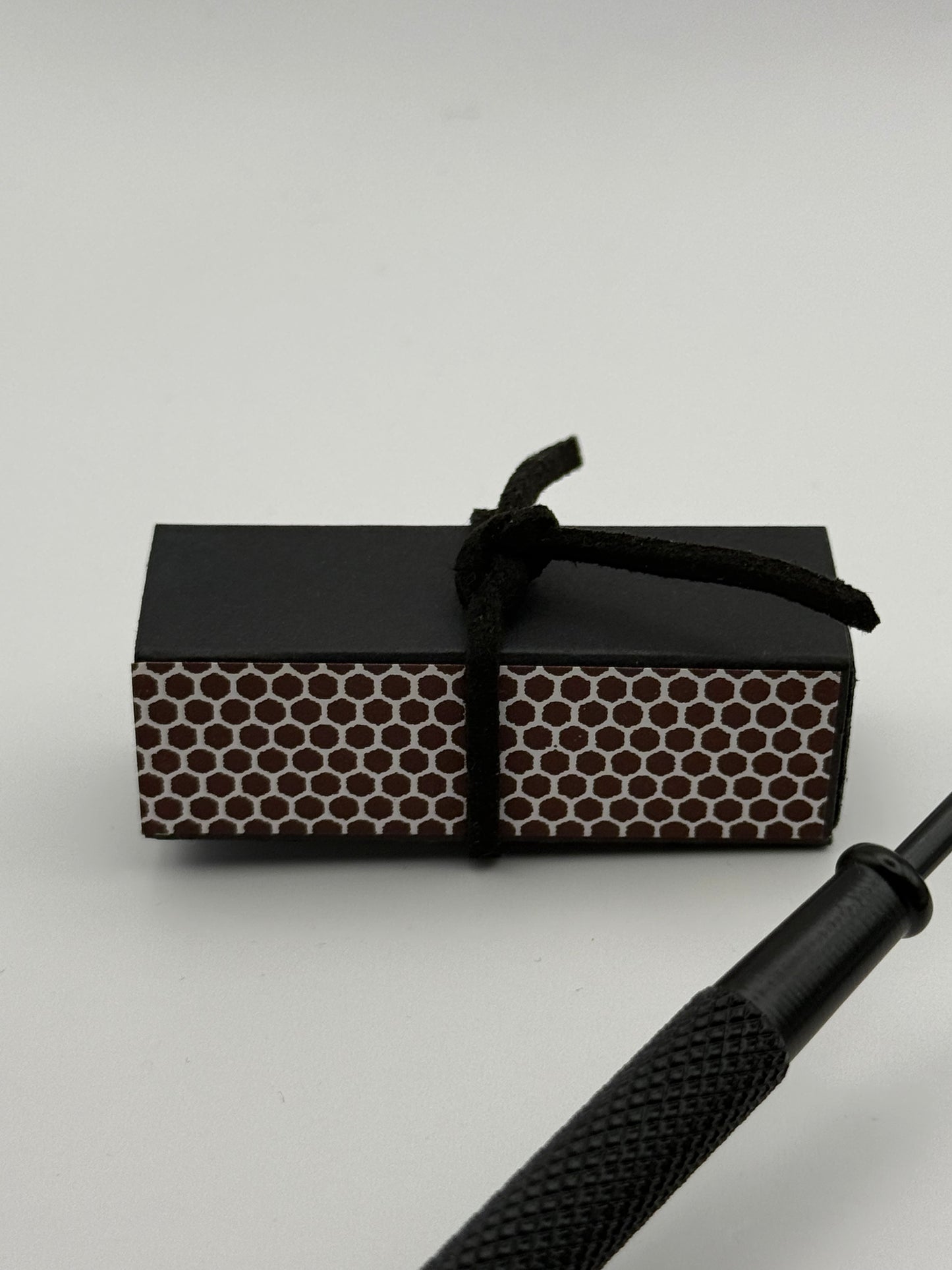 Kit de Cuidado para Velas Negro Metal – Tijera, Apagavelas y Cerillas