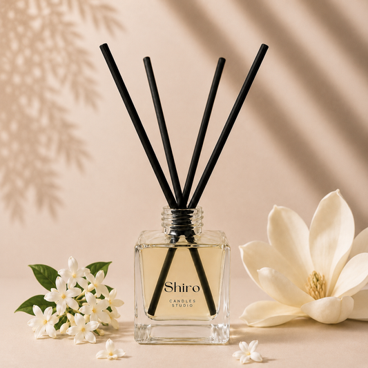 Mikado Jazmín y Magnolia de 150 ml de Shiro Candles Studio. Difusor de aroma premium para el hogar con fragancia floral de alta gama, larga duración y diseño elegante para perfumar salones, dormitorios y baños