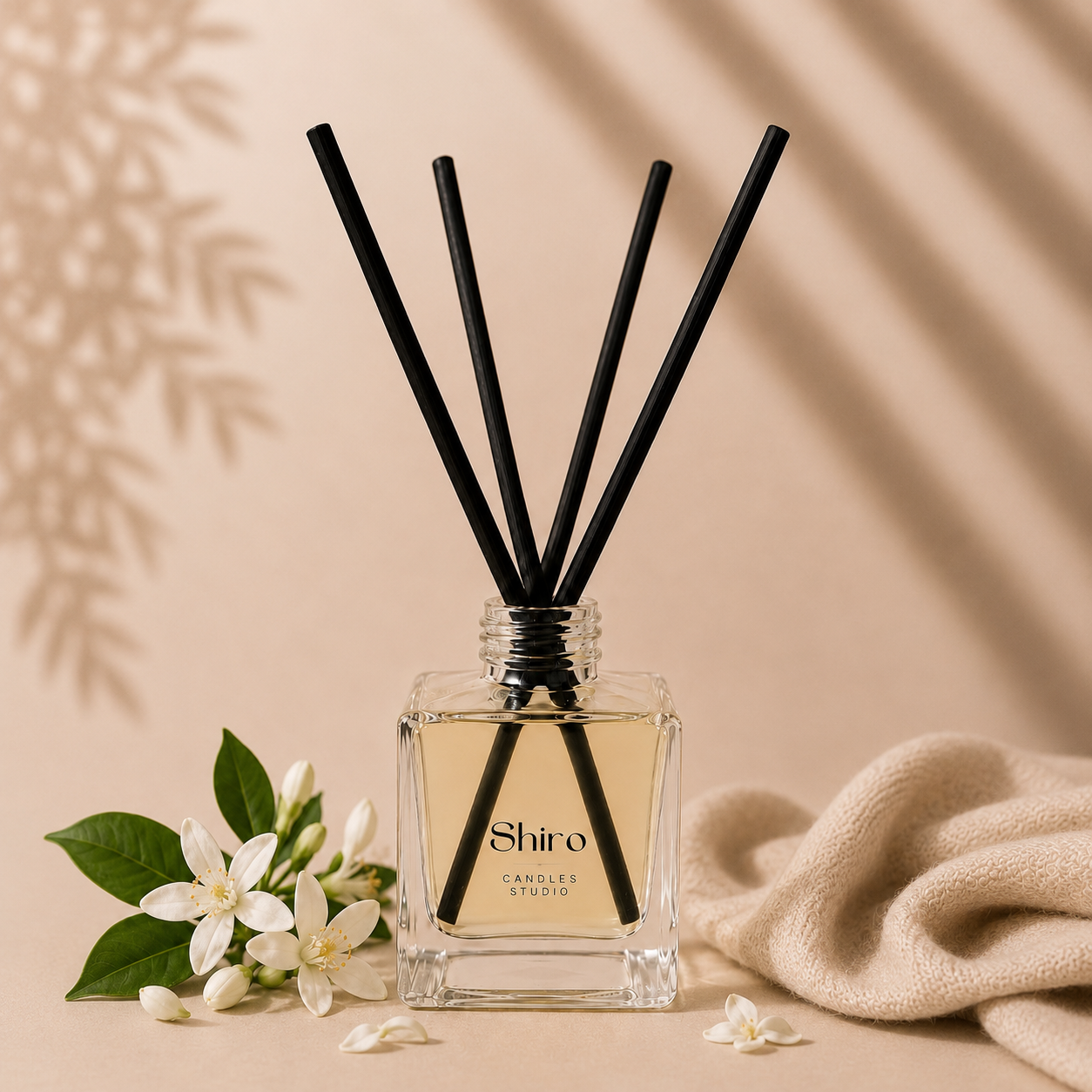 Mikado Neroli y Cashmere de 150 ml de Shiro Candles Studio. Difusor de aroma premium para el hogar con notas cítricas de neroli y la calidez del cashmere, de larga duración y diseño elegante para perfumar cualquier estancia.
