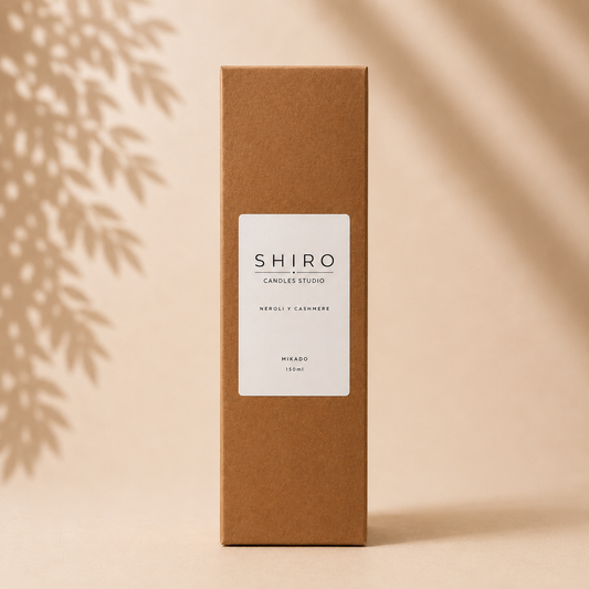 Caja del Mikado Neroli y Cashmere de Shiro Candles Studio. Difusor de aroma premium de 150 ml para perfumería del hogar de alta gama, con fragancia elegante de neroli y cashmere, larga duración y diseño minimalista.