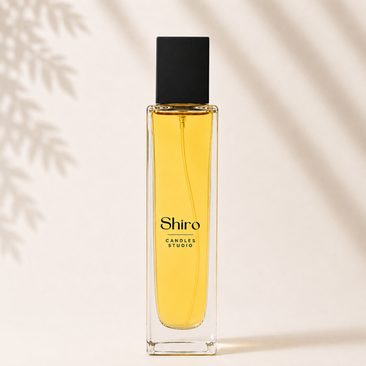 Perfume para el hogar en formato spray de Shiro Candles Studio, ambientador premium de larga duración para perfumar estancias con fragancias exclusivas y diseño elegante