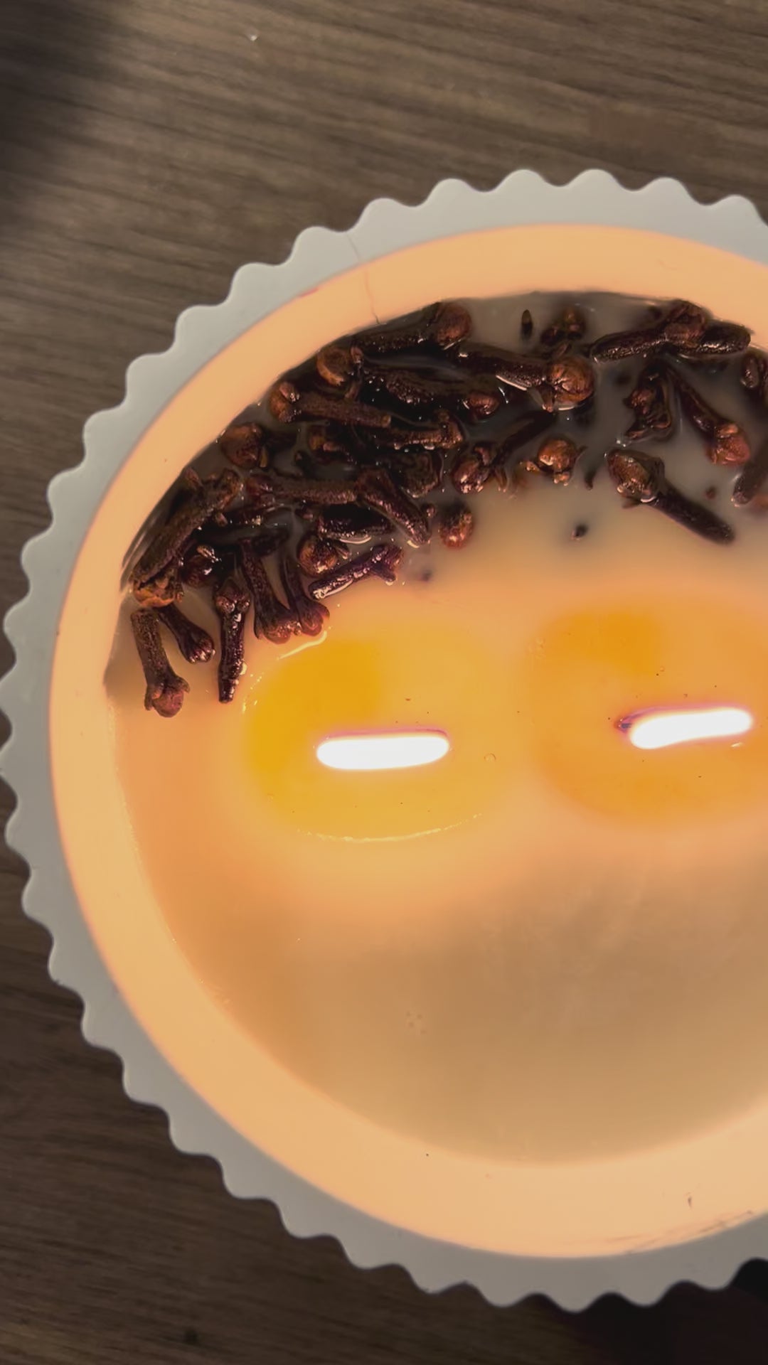 “Vela aromática artesanal de cera de soja con doble mecha de madera encendida con su crepitar, regalo elegante para el dia del padre  para hombre